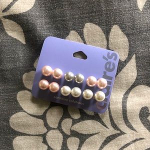 Claire’s Pearl Earrings